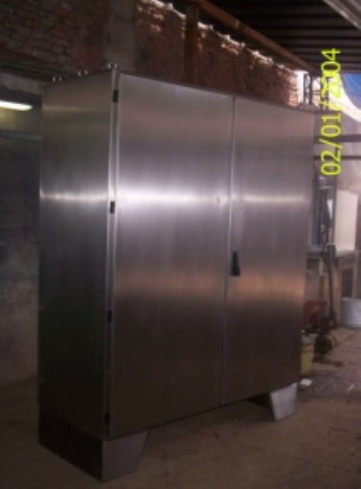 GABINETE MONOLÍTICO EN ACERO INOXIDABLE 